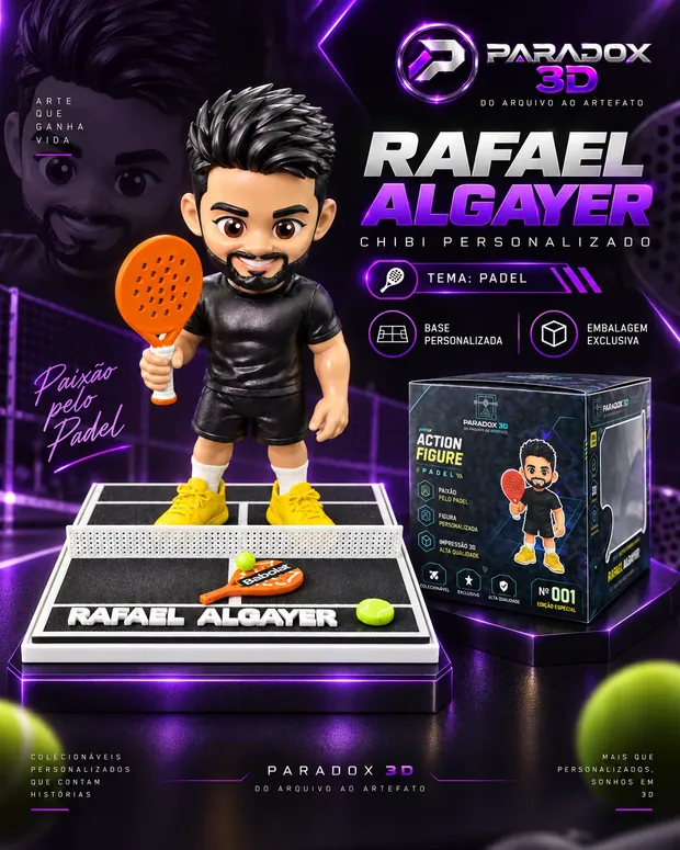 Chibi personalizado do Rafael Algayer: figura de camiseta e short pretos com raquete de padel laranja, sobre base em formato de quadra com o nome em relevo